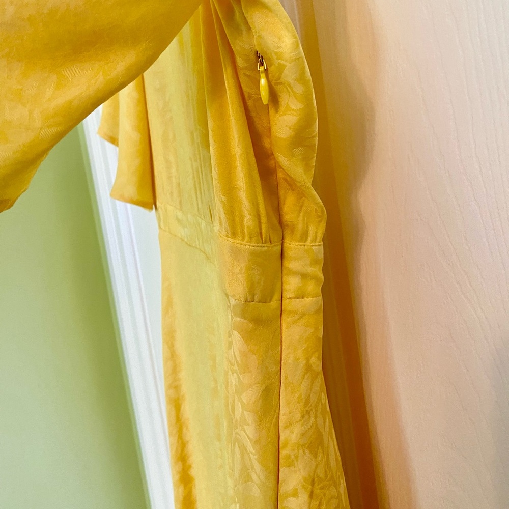 Burst of yellow and flouncy lined dress - Picture 6 of 8